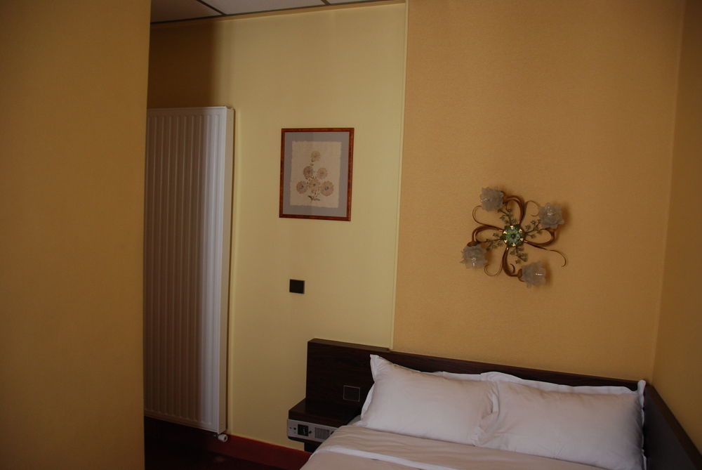 Hotel Courcelles Médéric Parigi Esterno foto